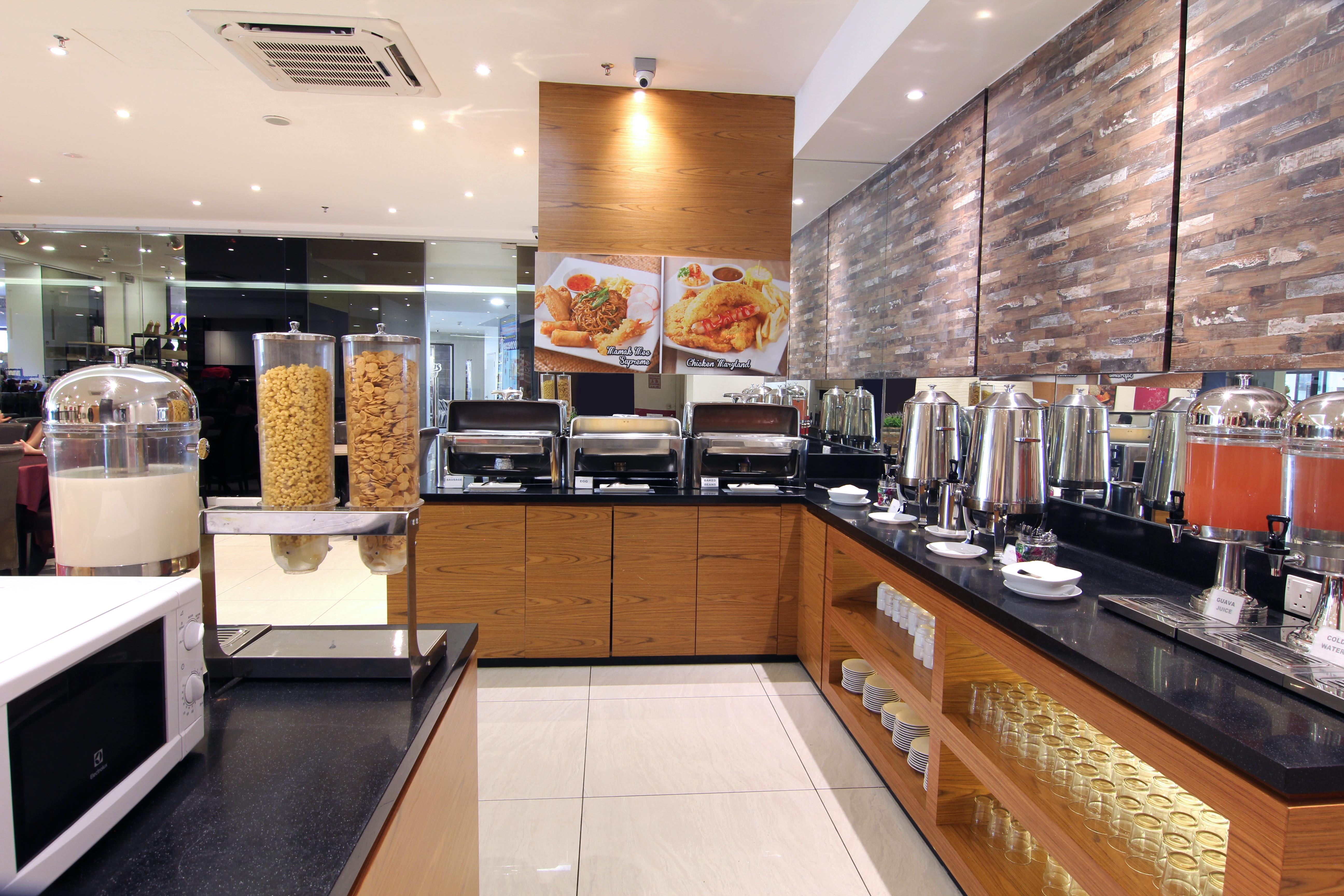Pacific Express Chinatown Hotel 3*